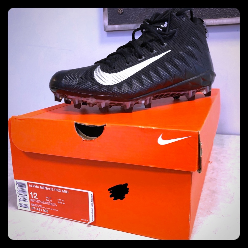Nike Alpha Menace Pro Mid Football Cleat
